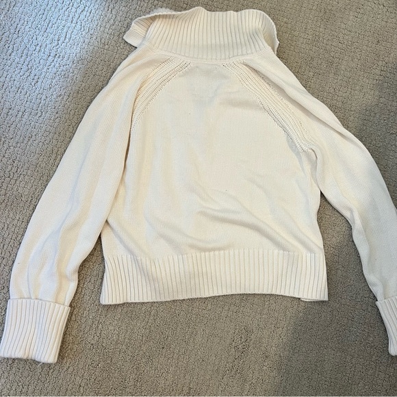 Abercrombie Notch Neck Cream Sweater - Picture 4 of 4